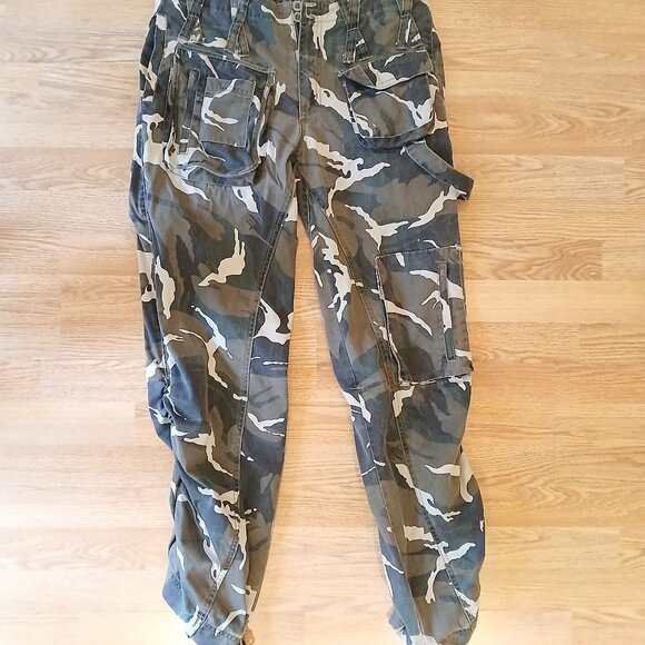 Sister's Point Camouflage Army Cargo Pants Size Medium - Picture 2 of 9